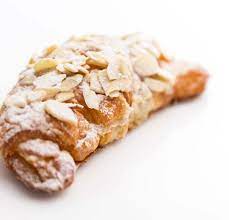 LL-Rogalik Croissant z migdałami 90g/60 szt